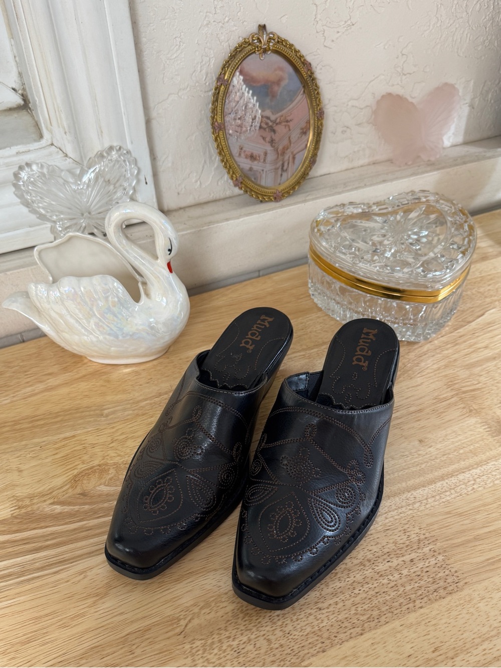 Mudd Black Embroidered Mule Heels 🖤 Y2K Western Boho Slip-Ons Size 6.5
